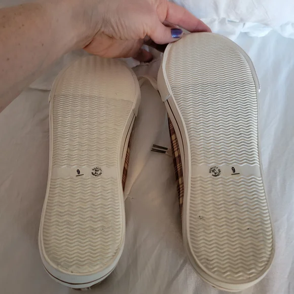 Arizona Jeans Plaid Canvas Sneakers - Picture 3 of 9